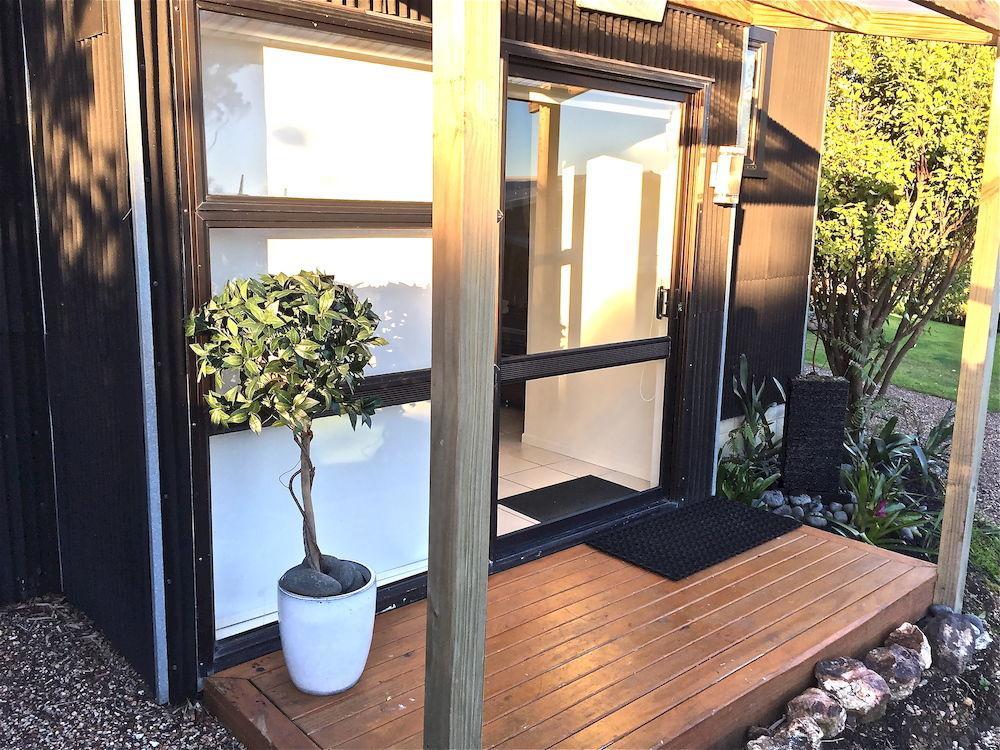 Le Chalet Waiheke Apartments Ostend Exterior foto